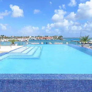 stylish-luxury-condo-central-location-ocean-view-pool-gym.comcaribbean.com/
